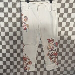Chicos So Slimming Girlfriend Slim Leg Crop Women’s White Floral Jeans Size 10